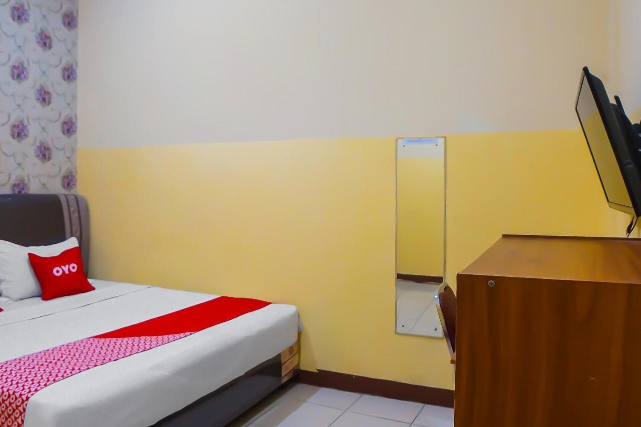 Hotel Reddoorz At Jalan Japaris Medan Extérieur photo
