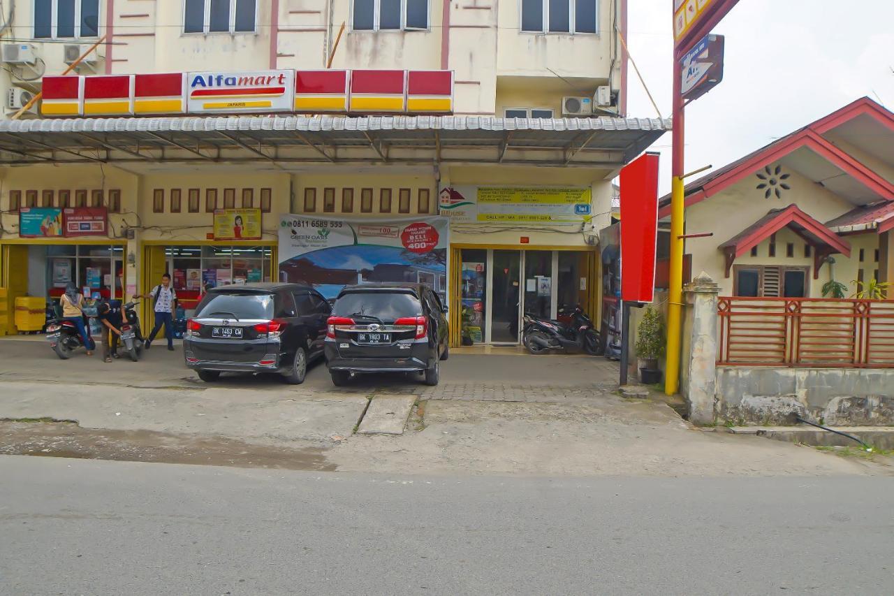 Hotel Reddoorz At Jalan Japaris Medan Extérieur photo