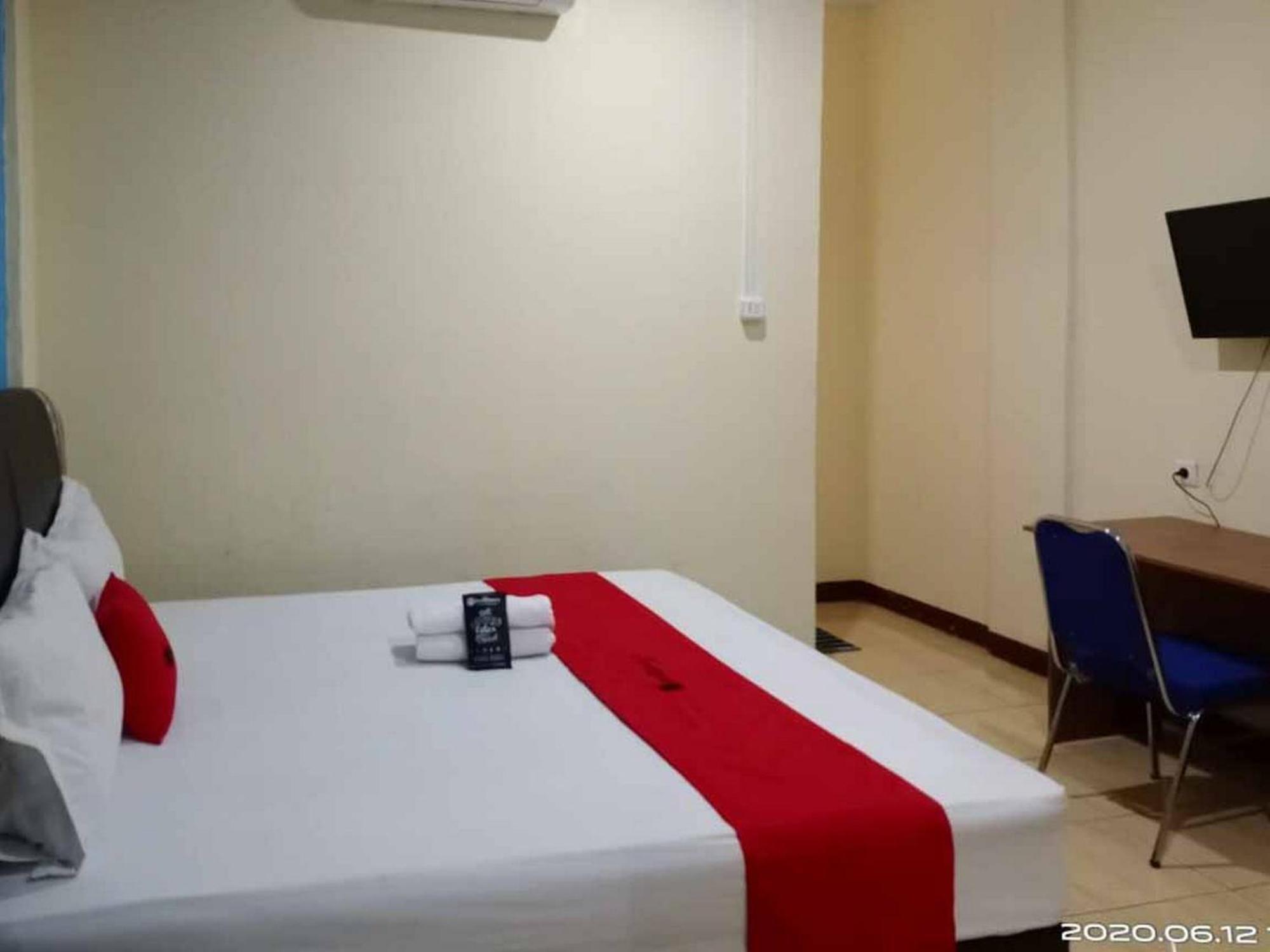Hotel Reddoorz At Jalan Japaris Medan Extérieur photo
