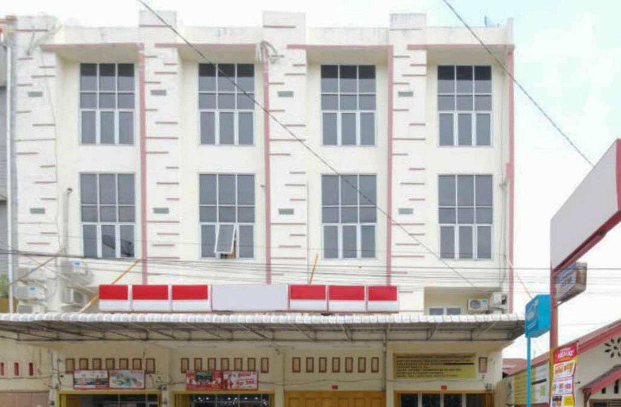 Hotel Reddoorz At Jalan Japaris Medan Extérieur photo