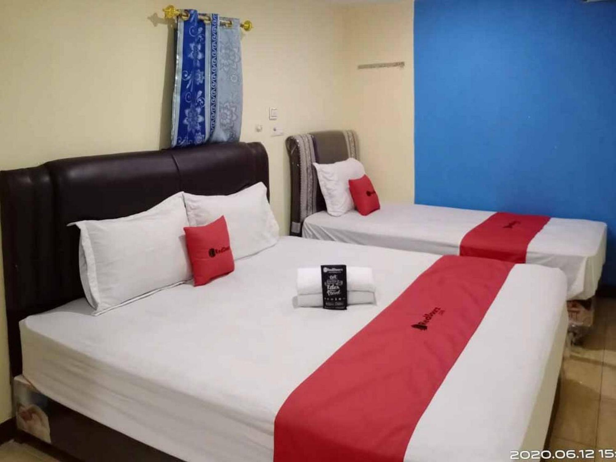 Hotel Reddoorz At Jalan Japaris Medan Extérieur photo